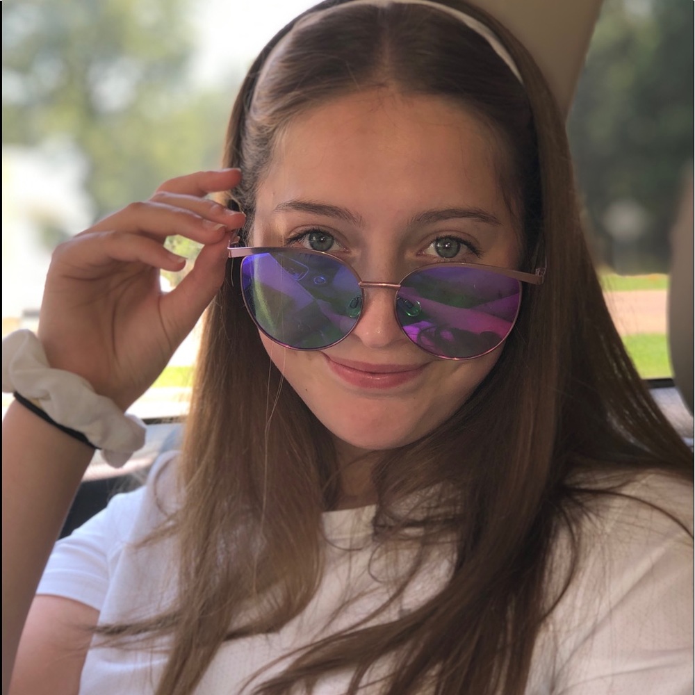 Meet your Posher, Ashley